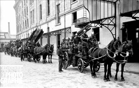 SP feu Paris 1900.jpg